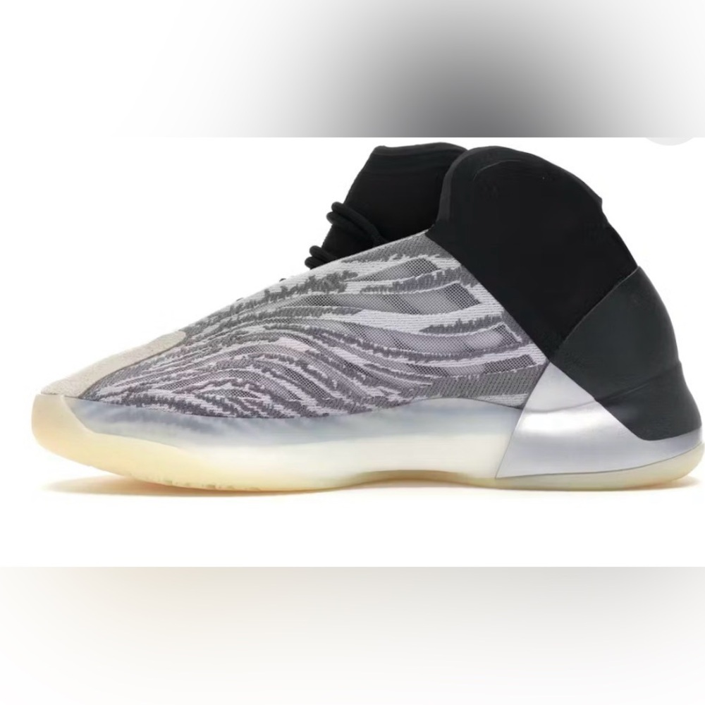 Adidas Yeezy QNTM NWB “Authentic”